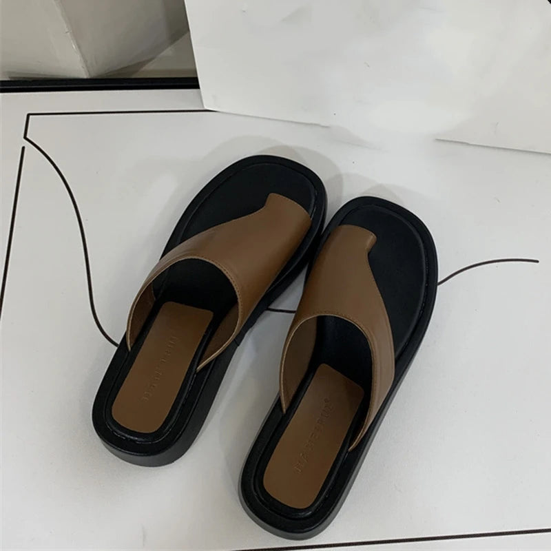 AIYUQI 2025, neue Damen-Hausschuhe, Slip-on-Strandschuhe mit flachen Sohlen, große Damensandalen mit dicken Sohlen