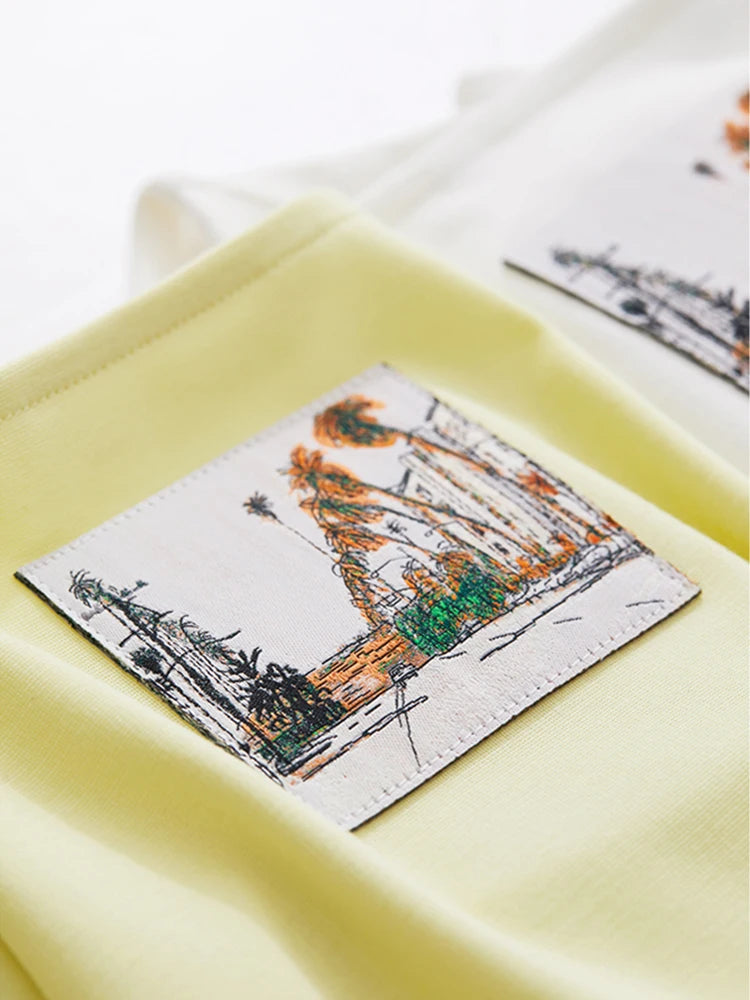 Damen T-Shirt im minimalistischen Stil mit großem U-Ausschnitt und kurzen Ärmeln