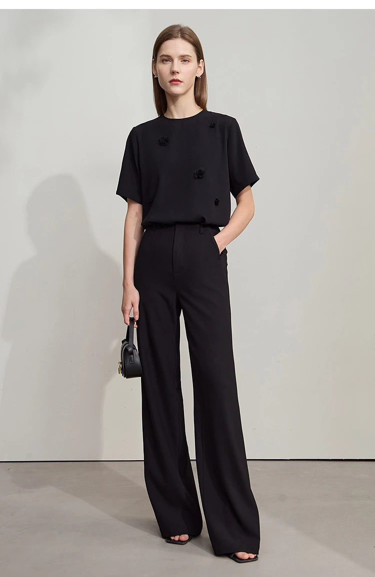 Damen Top im minimalistischen Stil mit elegantem O-Ausschnitt und Pailletten-Blume