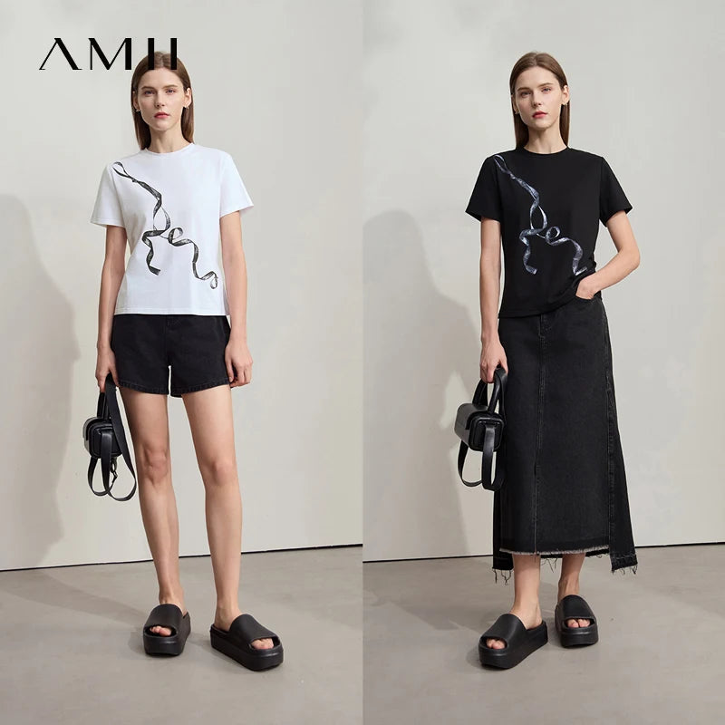 Damen T-Shirt im Minimalismus-Stil mit coolem Druck aus antimikrobieller Baumwolle
