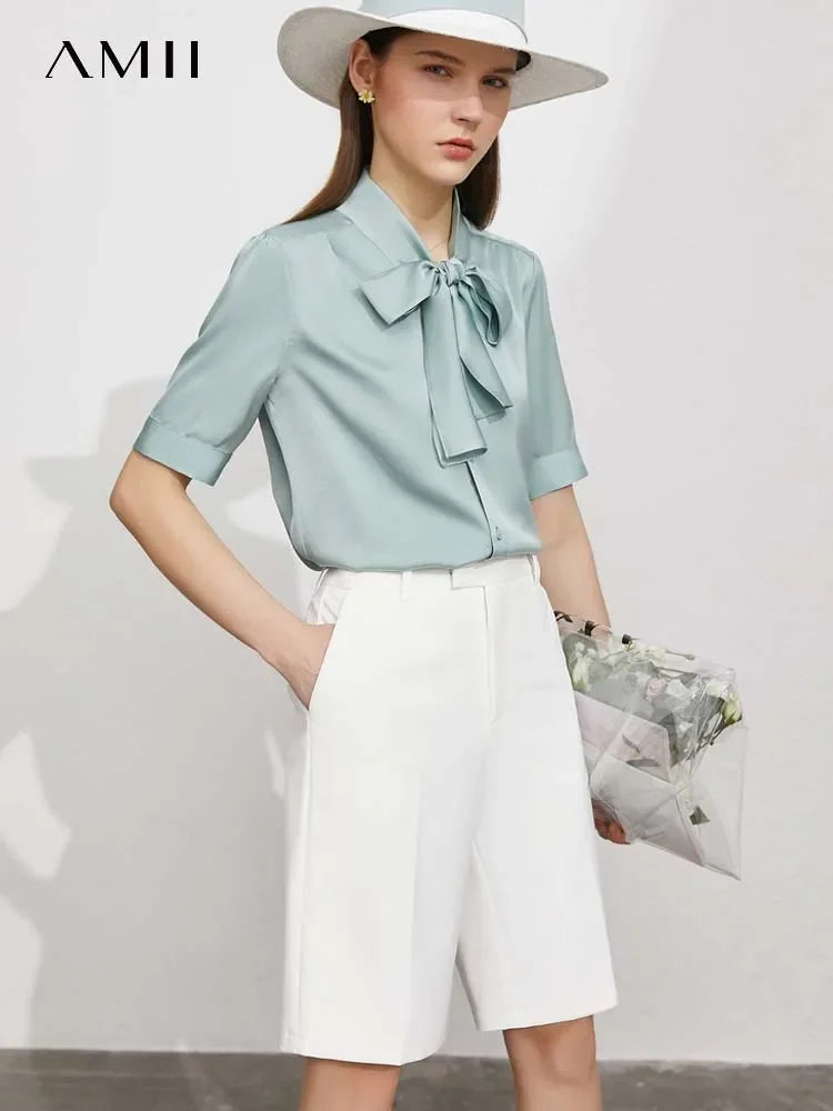 Damen Shorts im minimalistischen Stil mit hoher Taille für das Büro