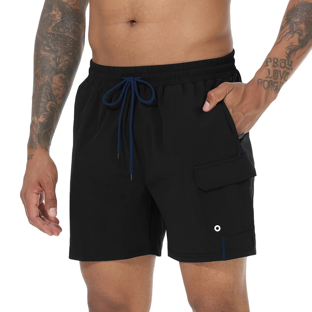 Sommerliche Herren-Badeshorts mit Camouflage-Streifen, schnelltrocknend, mit Reißverschlusstaschen und Mesh-Futter – ideal für Strand und Surfen.