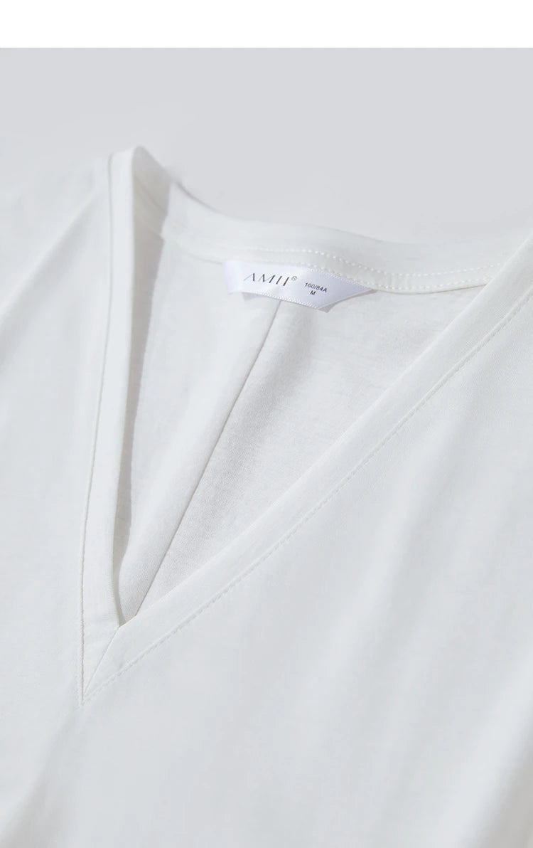 Damen Top im minimalistischen Sommerstil mit einfarbiger Buchstabenstickerei