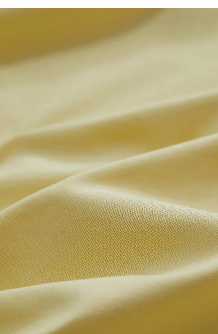 Damen T-Shirt im minimalistischen Stil mit Druck und Rundhals-Ausschnitt