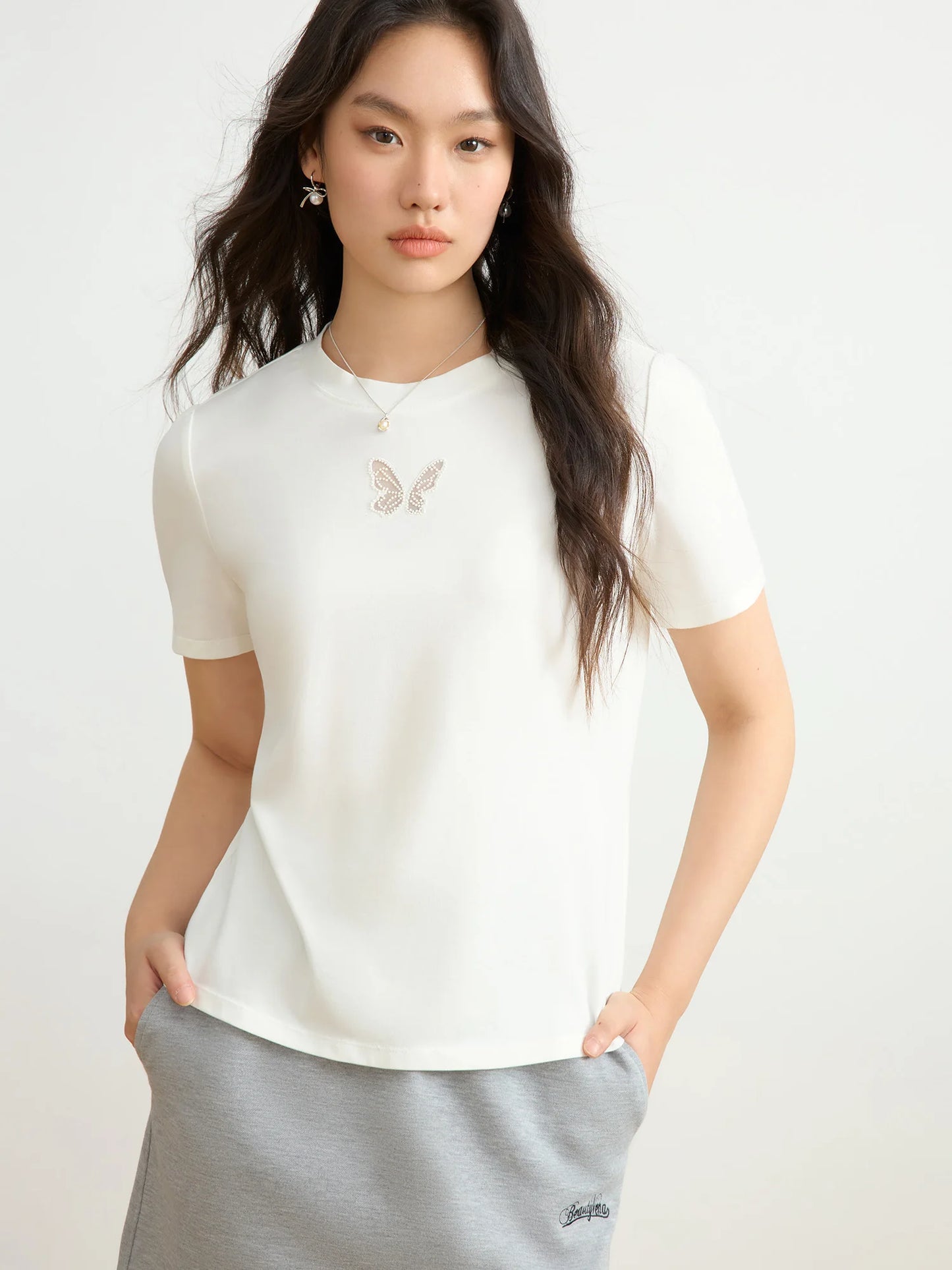 Wickelshirt für Damen in Übergröße mit Perlen und kurzen Ärmeln – Sommerliches, figurbetontes Strickdesign