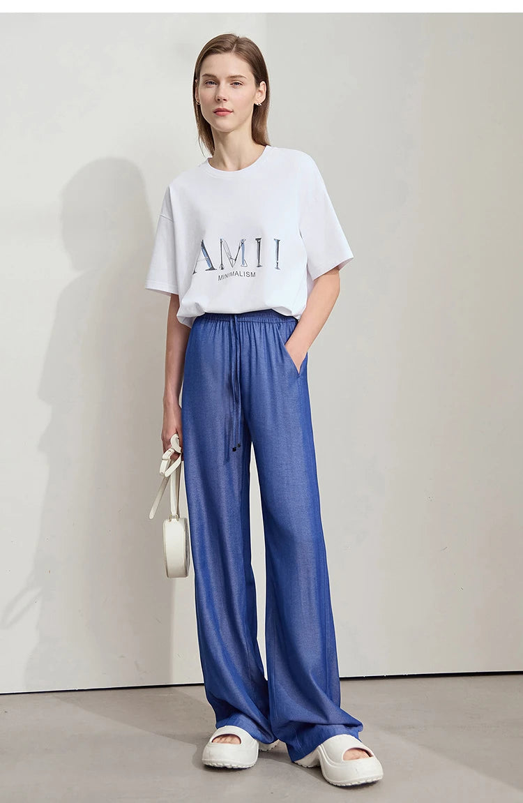 Damen T-Shirt im minimalistischen Design mit Rundhalsausschnitt und kurzen Ärmeln