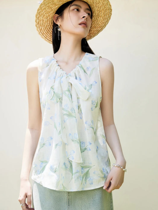 Langärmlige Damenbluse mit Polokragen und Schulterdetails – Weißes Hemd mit Taschenverzierung für den Büroalltag