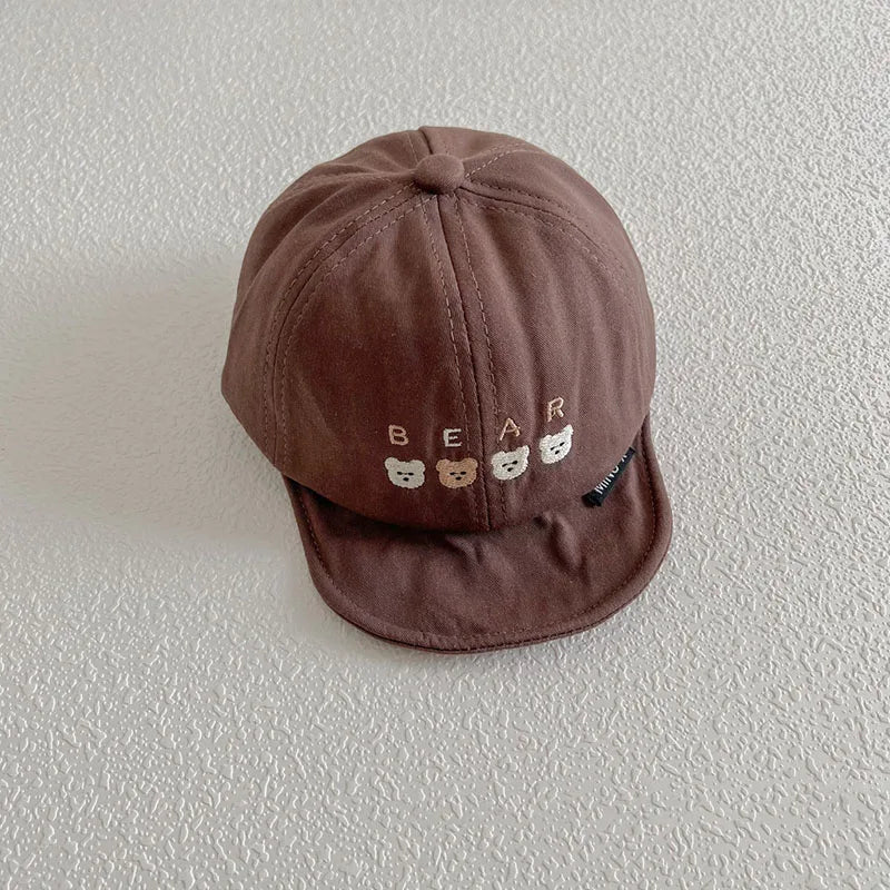 Kinder Kappe mit Entenschnabel und niedlicher Bärenstickerei für den Sommer