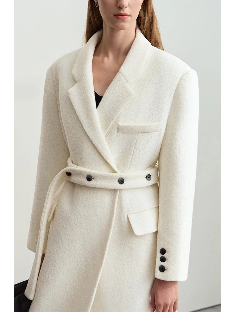Damen Wolljacke mit Anzugkragen und Gürtel für den Winter 2024
