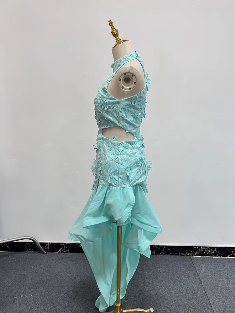 Ärmelloses Damen-Kleid mit Karree-Ausschnitt und 3D-Blumen-Patchwork im Colorblock-Design – figurbetont und stilvoll.