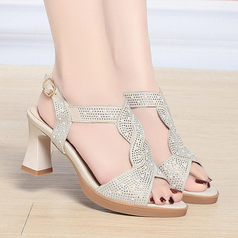 AIYUQI Sandalen Frauen 2025, Neue Mode Sommer Sandalen Frauen Offene spitze Strass High Heels Römische Schuhe Frauen