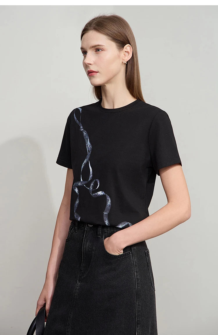 Damen T-Shirt im Minimalismus-Stil mit coolem Druck aus antimikrobieller Baumwolle