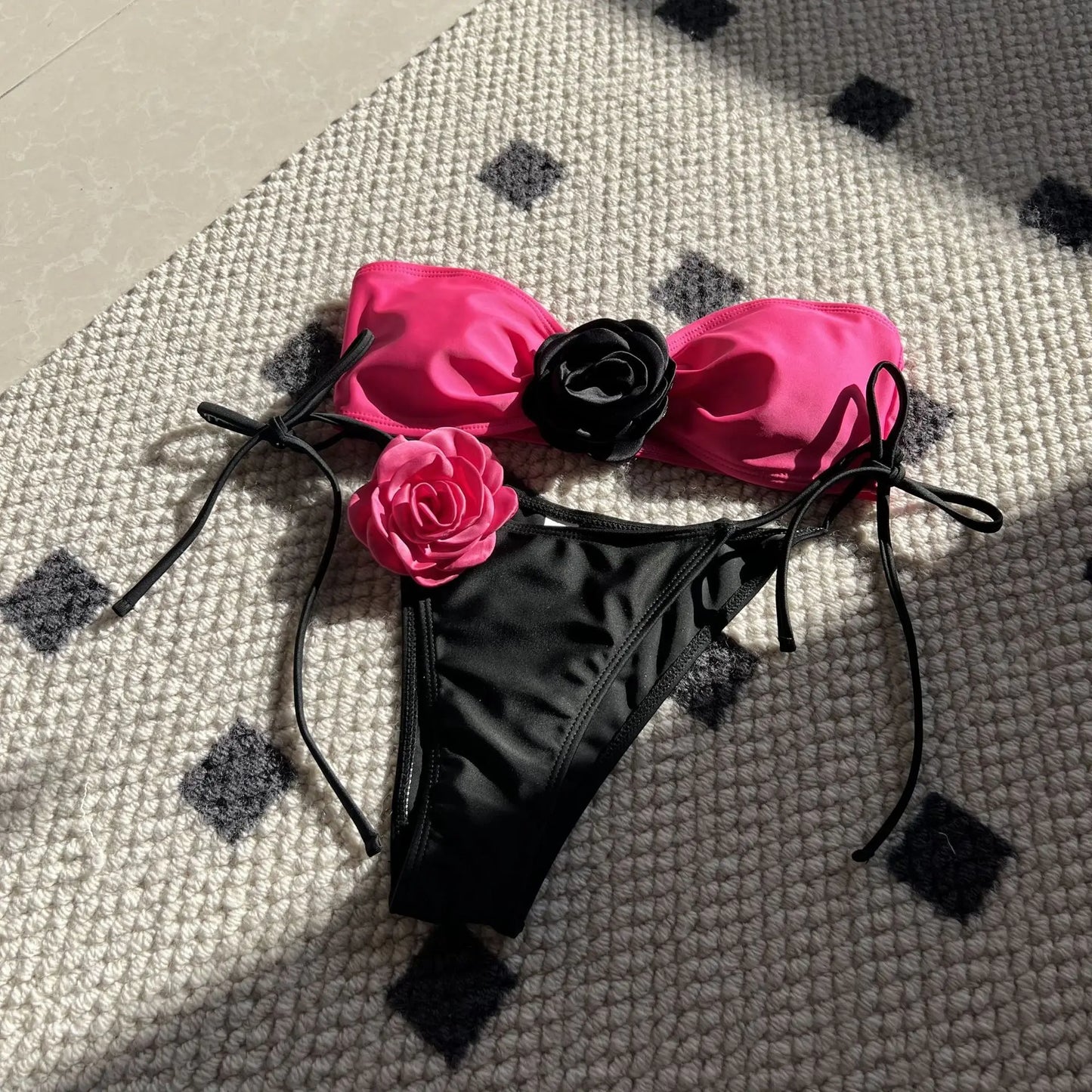 Gestreifter Damen-Bikini im brasilianischen Stil – ideal für Strand und Pool