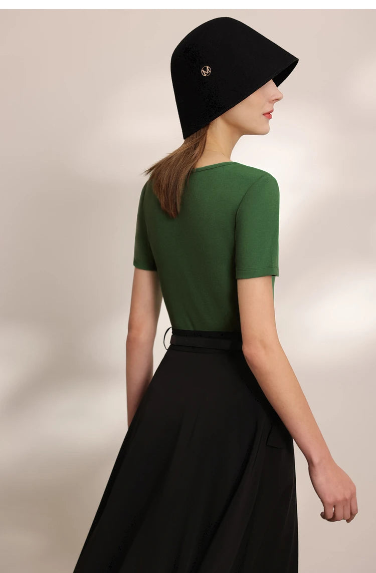 Damen Tops und T-Shirts im minimalistischen Stil mit quadratischem Kragen