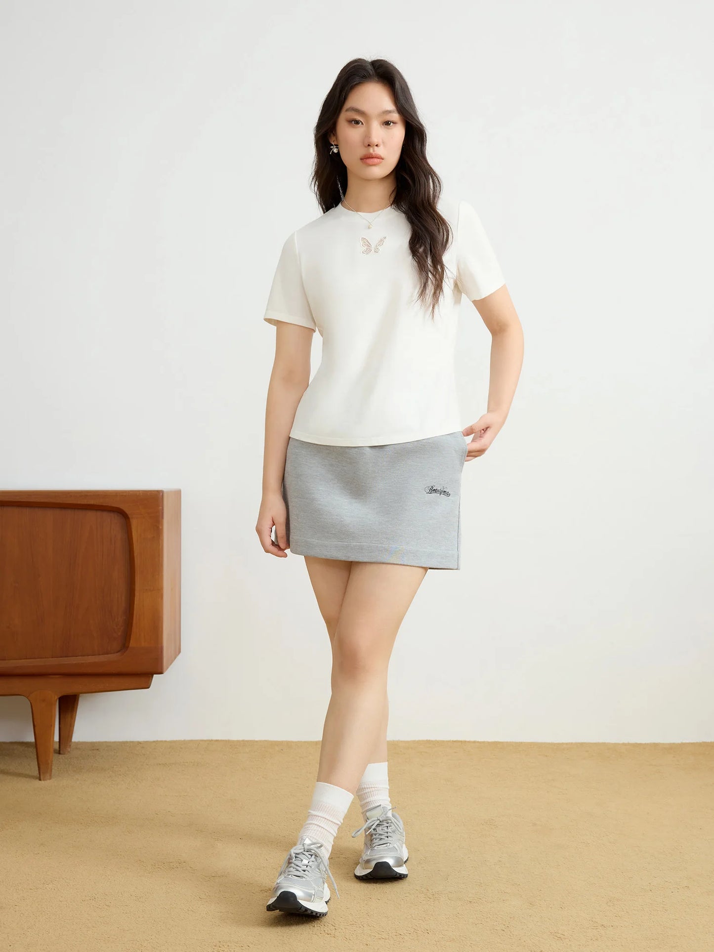 Wickelshirt für Damen in Übergröße mit Perlen und kurzen Ärmeln – Sommerliches, figurbetontes Strickdesign