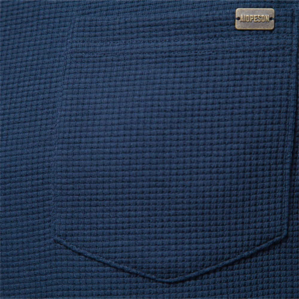 Herren-T-Shirt aus Waffel-Baumwolle mit langen Ärmeln – einfarbiges Einzeltaschen-Design, atmungsaktives Herbst-Basic-Oberteil für lässige Outfits