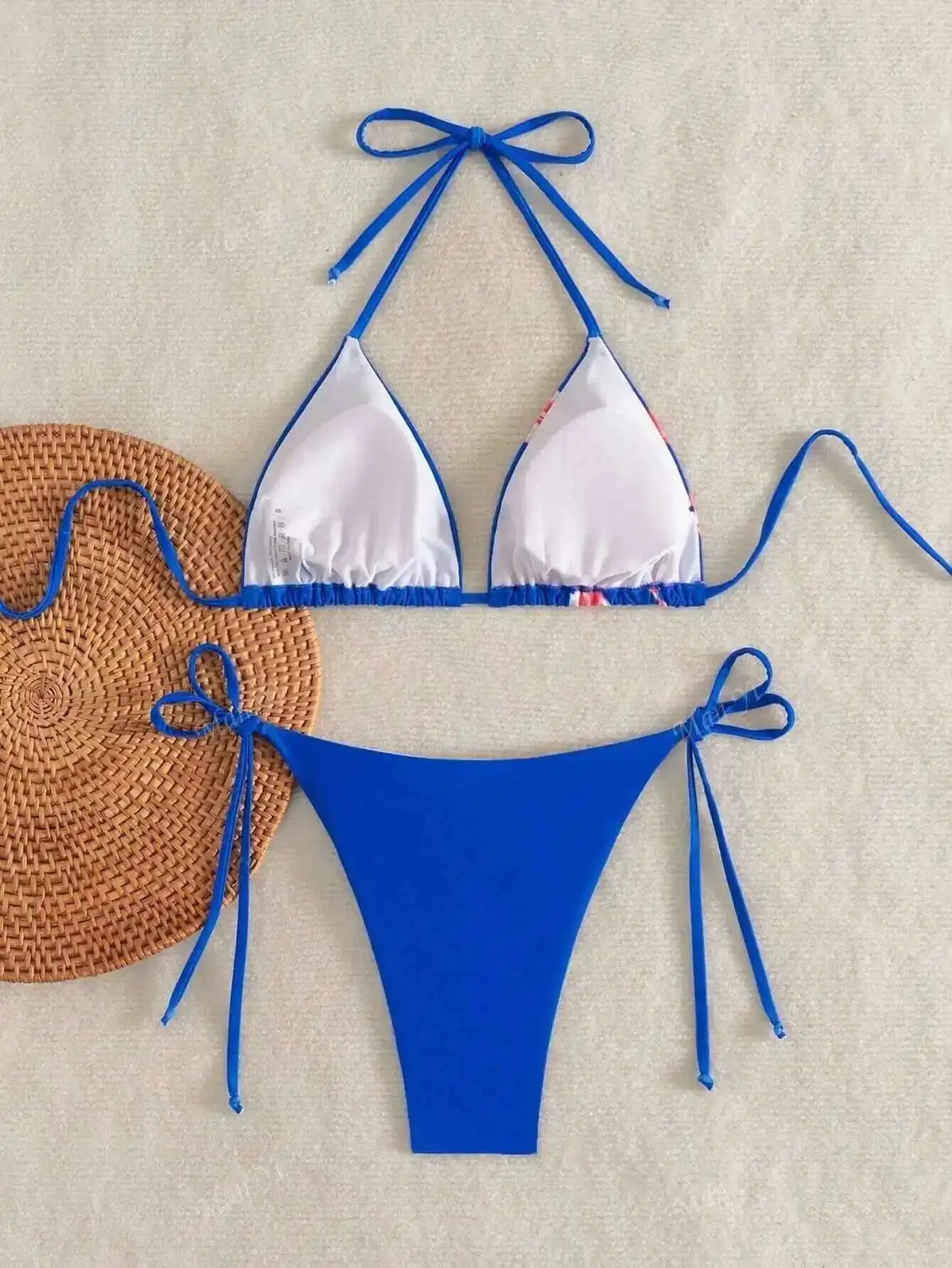 Sommerlicher roter Bikini mit Push-up-Effekt – verführerisches Bade-Set im brasilianischen Stil für Strand und Pool.