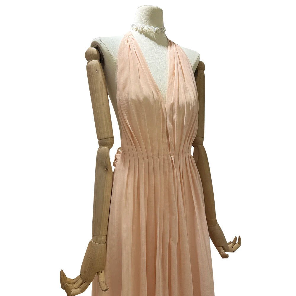Elegantes Damen-Kleid mit V-Ausschnitt, kurzen Ärmeln und Perlenverzierung – Patchwork-Design mit Rüschen und Falten.