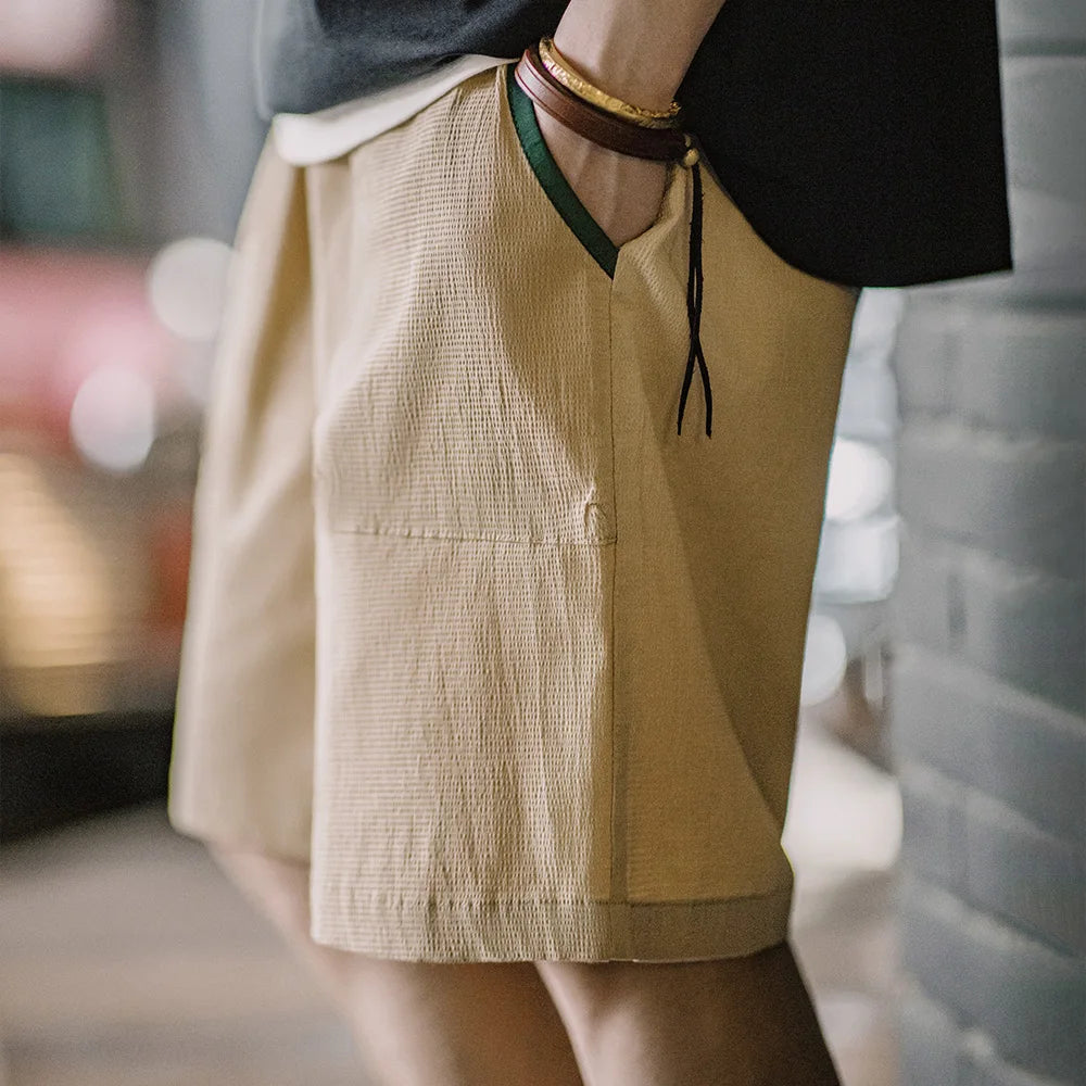 Männer Shorts aus atmungsaktiver Seersucker-Textur mit elastischer Taille und Kontrastfarbe