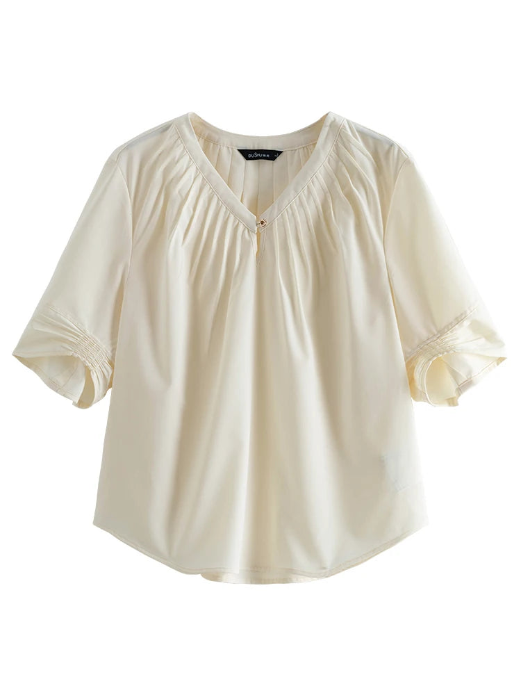Elegantes Damen-T-Shirt in Weiß mit einzigartigem Design und vielseitigem Kragen – ideal für den Sommer.