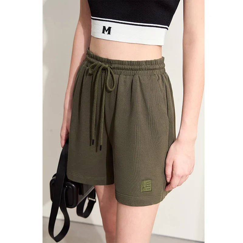 Minimalistische Sommer-Shorts für Damen – gerade geschnittene, einfarbige Büropants für einen lässigen Look