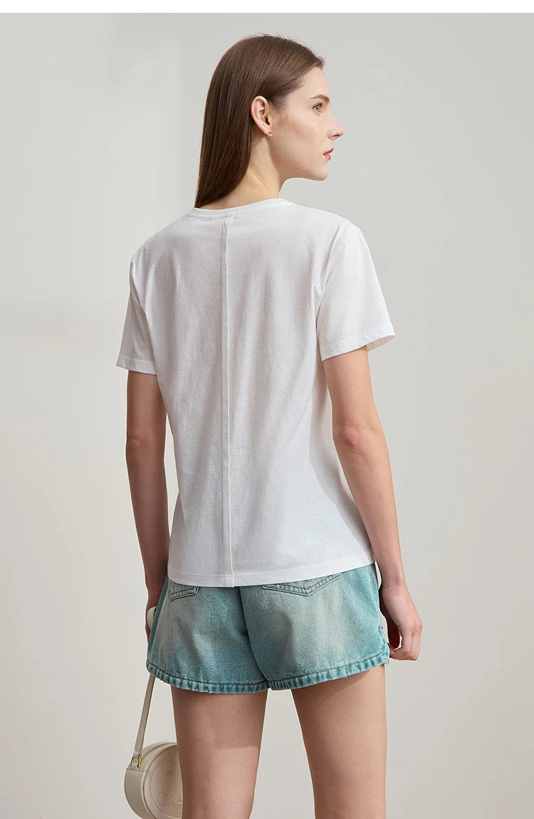 Damen Top im minimalistischen Sommerstil mit einfarbiger Buchstabenstickerei