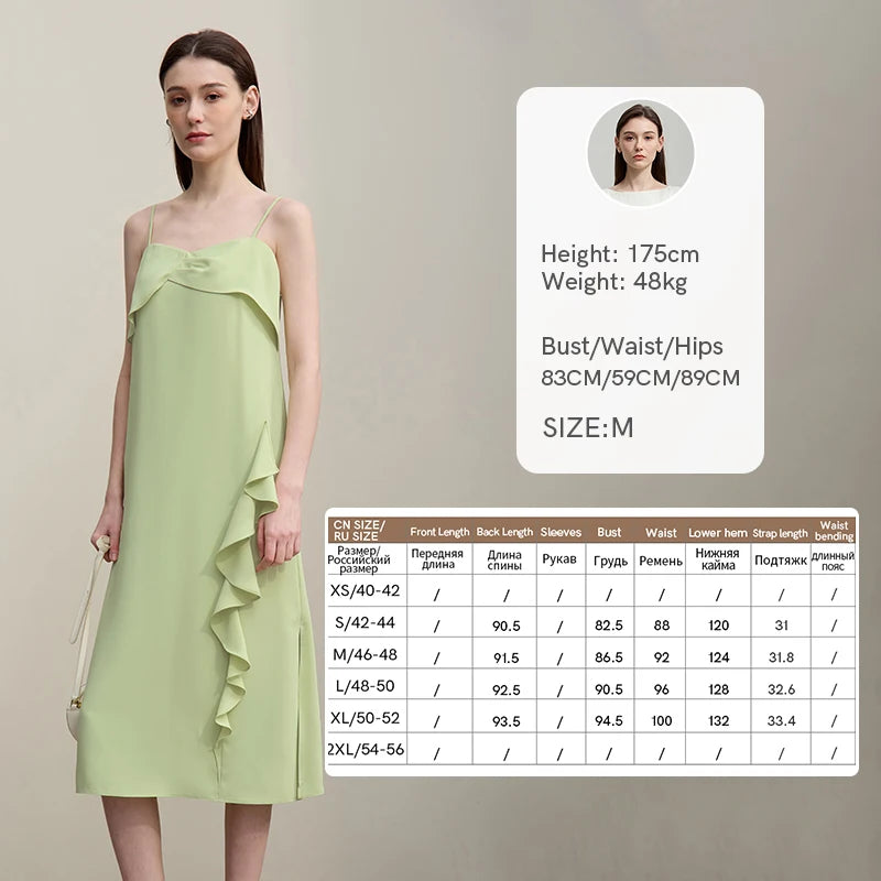 Romantisches Sommer Damenkleid Mit Spaghettiträgern Und Dekorativen Rüschen
