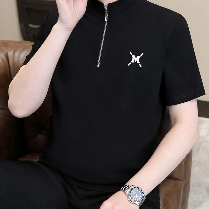 Herren T-Shirt mit kurzem Arm und Stehkragen im lässigen Stil