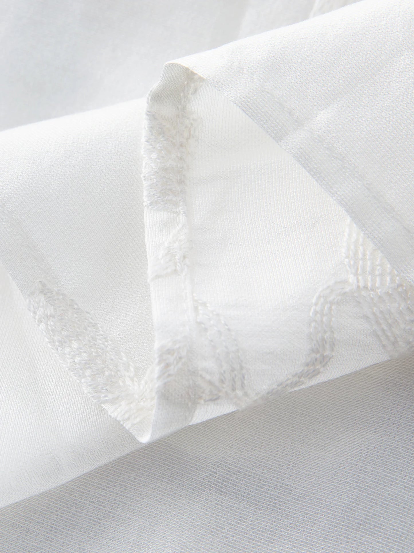 Luftiges Damen-Sonnenschutzshirt in Übergröße mit erfrischendem Design und Farbvielfalt für den Sommer.