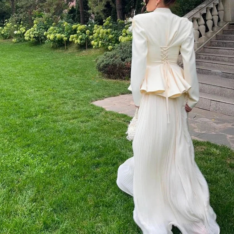 Elegantes Damenkleid mit Rundhalsausschnitt, halblangen Ärmeln und Spitzen-Patchwork-Design – figurbetont und stilvoll.