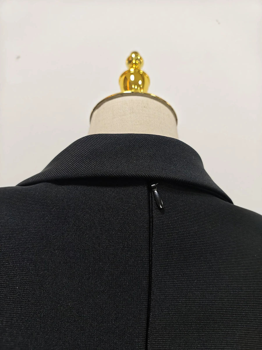 Elegantes Damenkleid mit Rundhalsausschnitt, halblangen Ärmeln und Spitzen-Patchwork-Design – figurbetont und stilvoll.