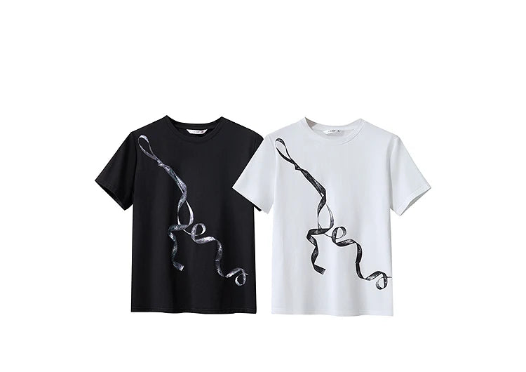Damen T-Shirt im Minimalismus-Stil mit coolem Druck aus antimikrobieller Baumwolle