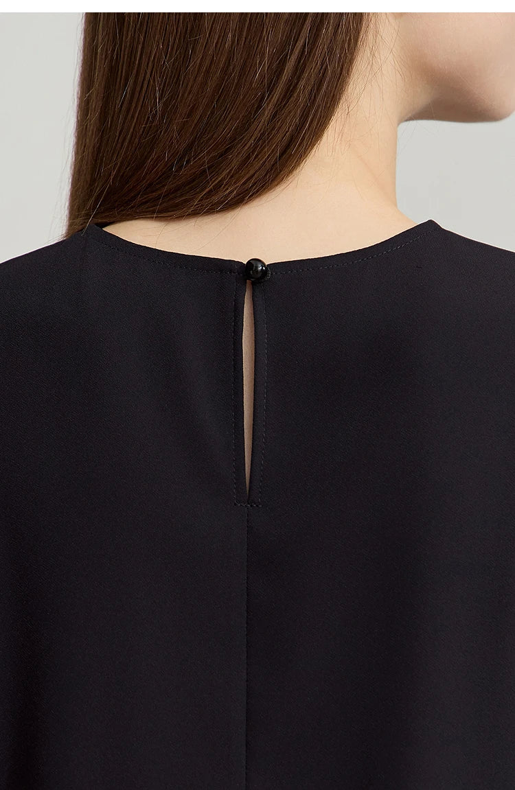 Damen Top im minimalistischen Stil mit elegantem O-Ausschnitt und Pailletten-Blume