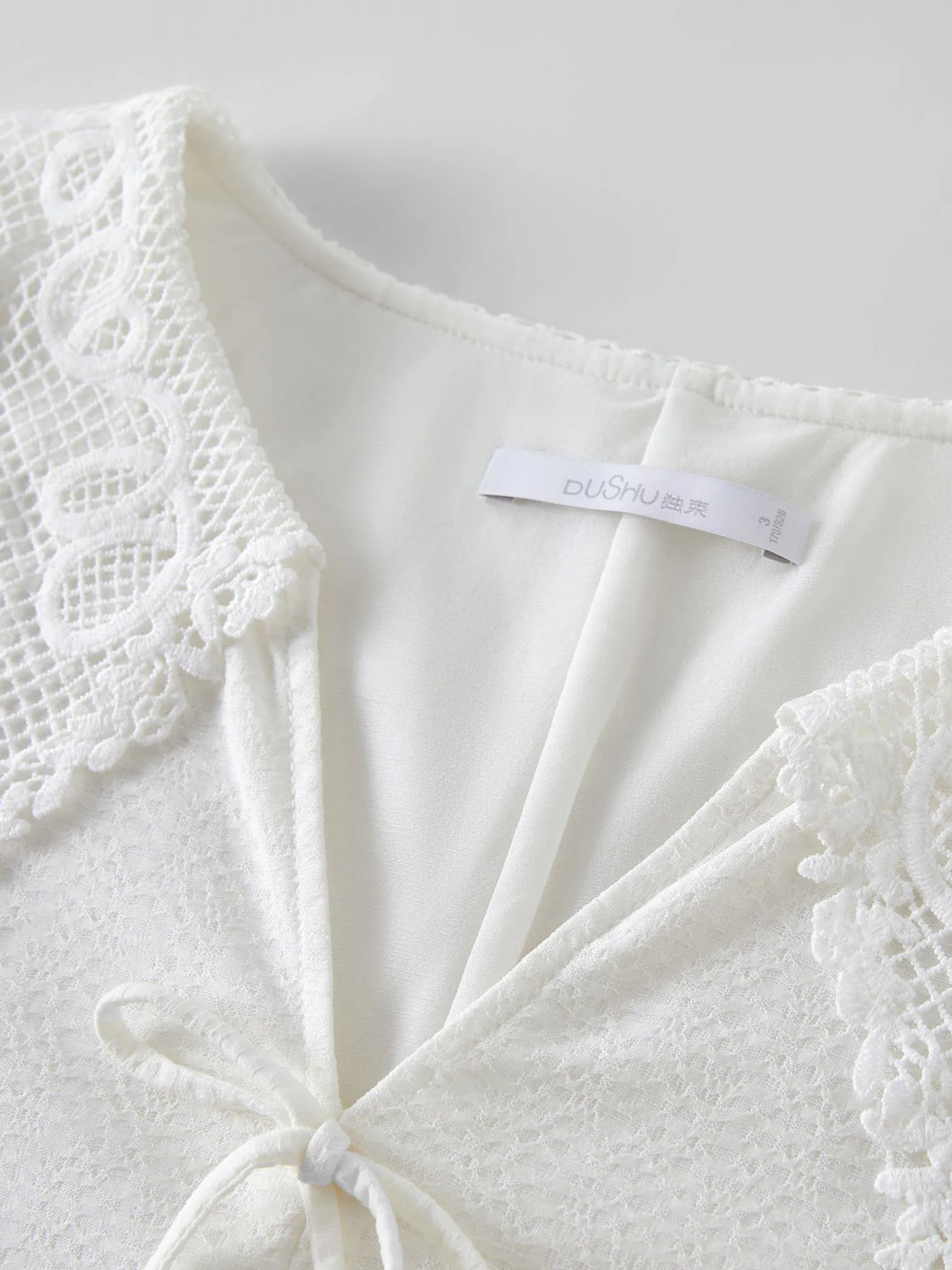 Damenbluse mit Muschelsaumkragen und schmeichelnder Taille – vielseitig von Büro bis Freizeit
