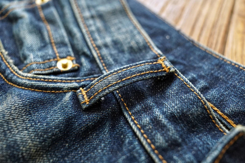 Herren Jeans im Vintage-Stil aus Denim mit Distressed Kanten