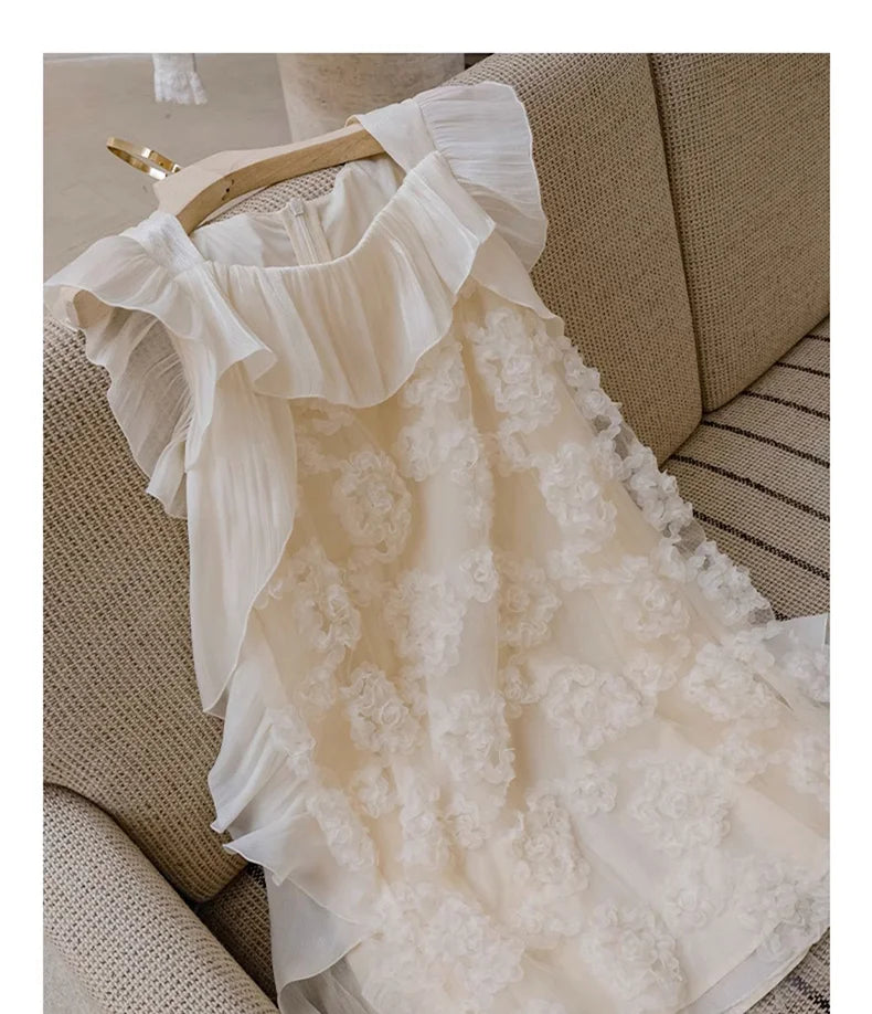 Kurzes Mädchenkleid mit Puffärmeln – ideales Prinzessinnen-Outfit für Sommerfeste und Partys