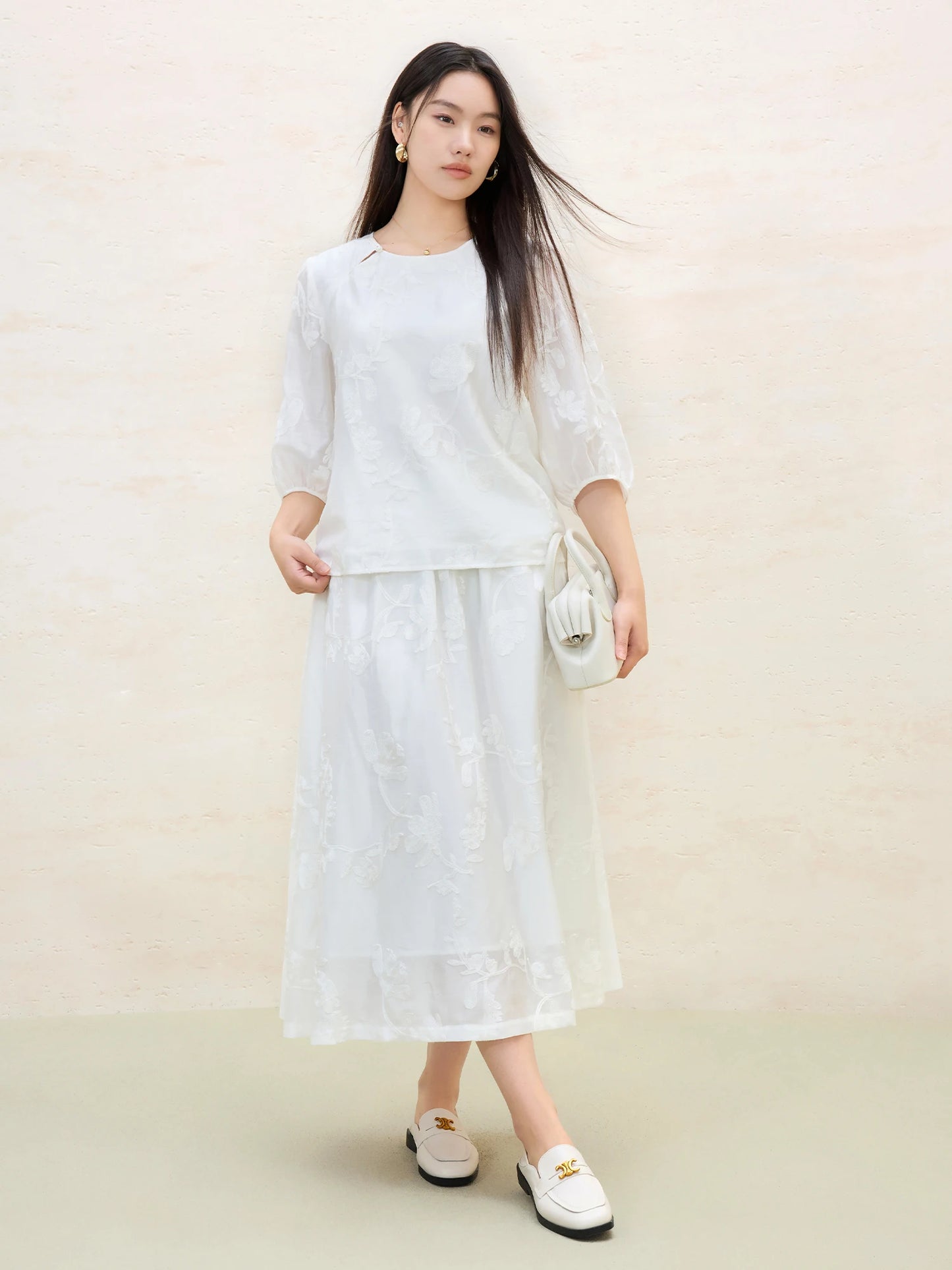 Luftiges Damen-Sonnenschutzshirt in Übergröße mit erfrischendem Design und Farbvielfalt für den Sommer.