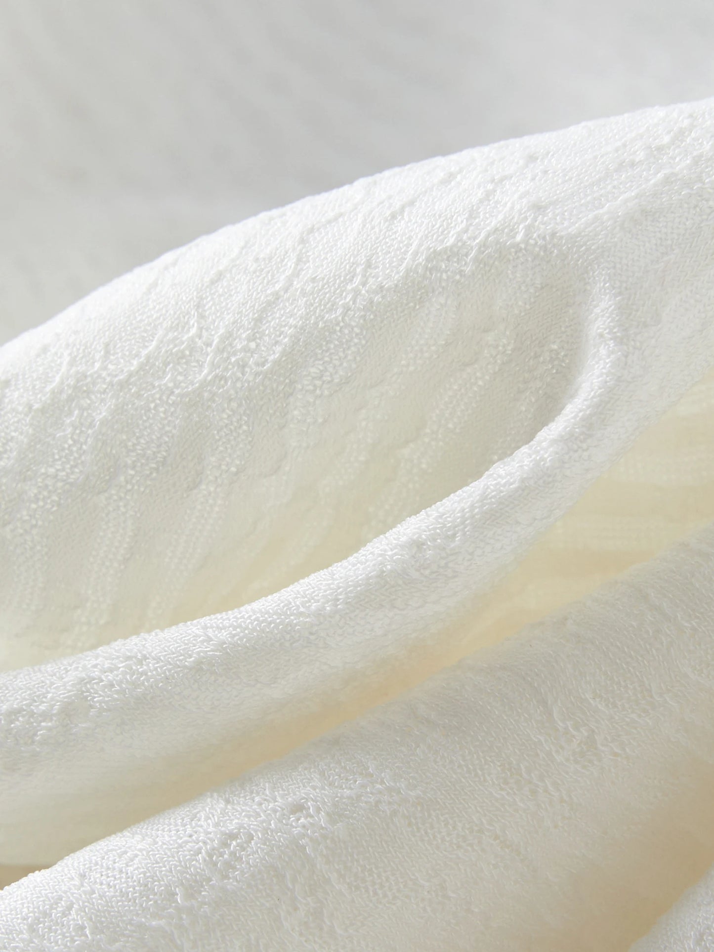 Damenbluse mit Muschelsaumkragen und schmeichelnder Taille – vielseitig von Büro bis Freizeit