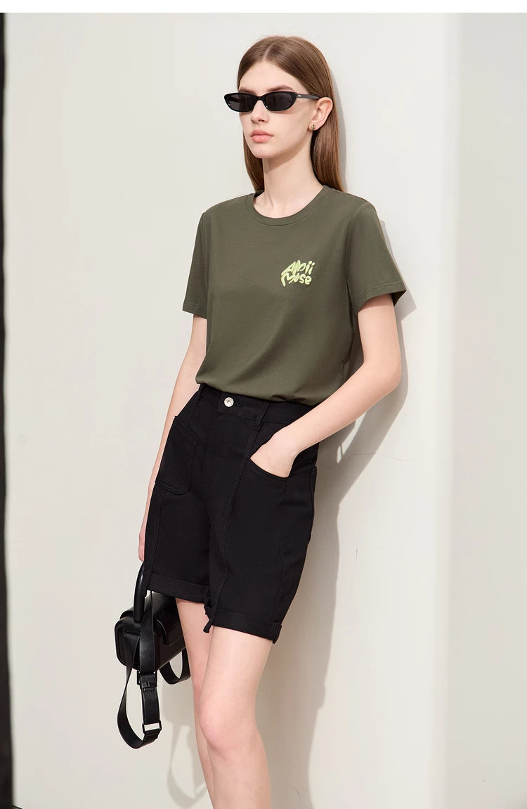 Damen T-Shirt im Minimalismus-Stil mit O-Ausschnitt und Stickerei