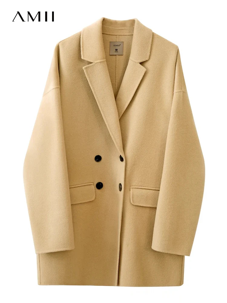 Damen Wollmantel im Minimalismus-Stil für den eleganten Wintereinsatz