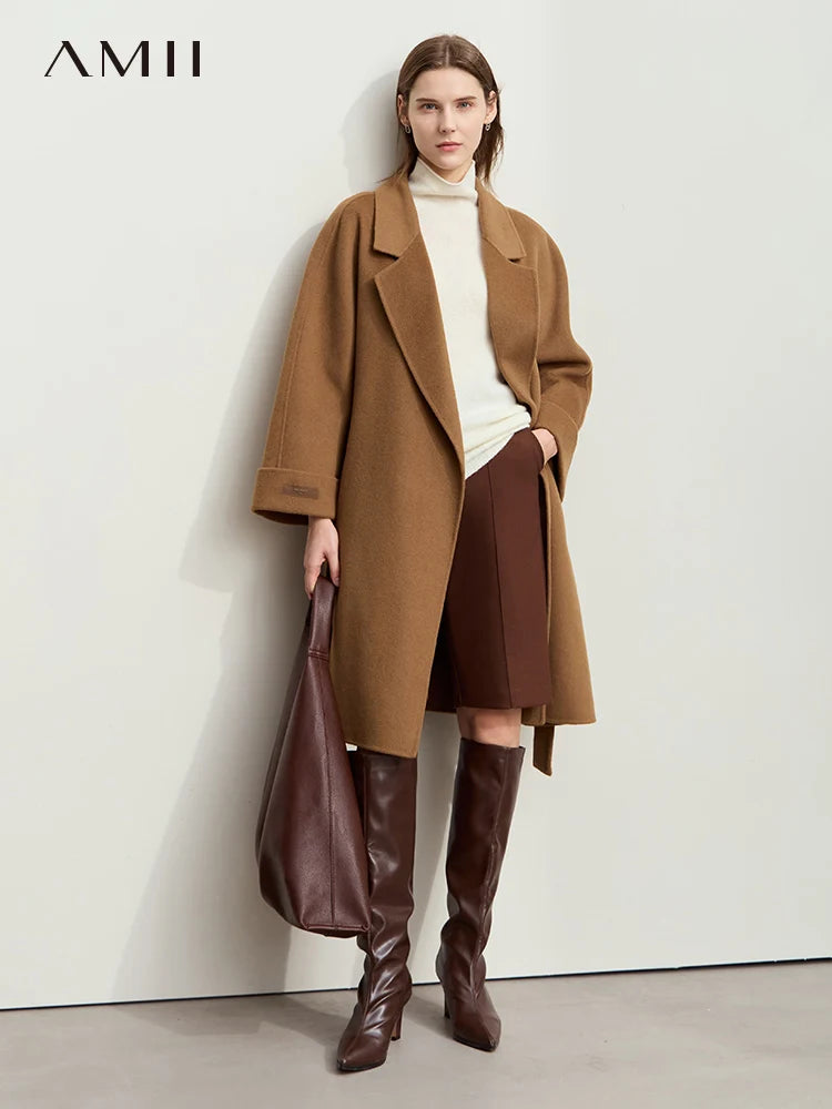 Damen Wollmantel im minimalistischen Stil mit Reverskragen und Gürtel