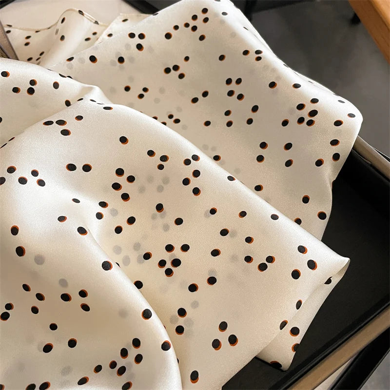 Damen Seidenschal quadratisch gepunktet Halstuch Bandana Hijab Haarband