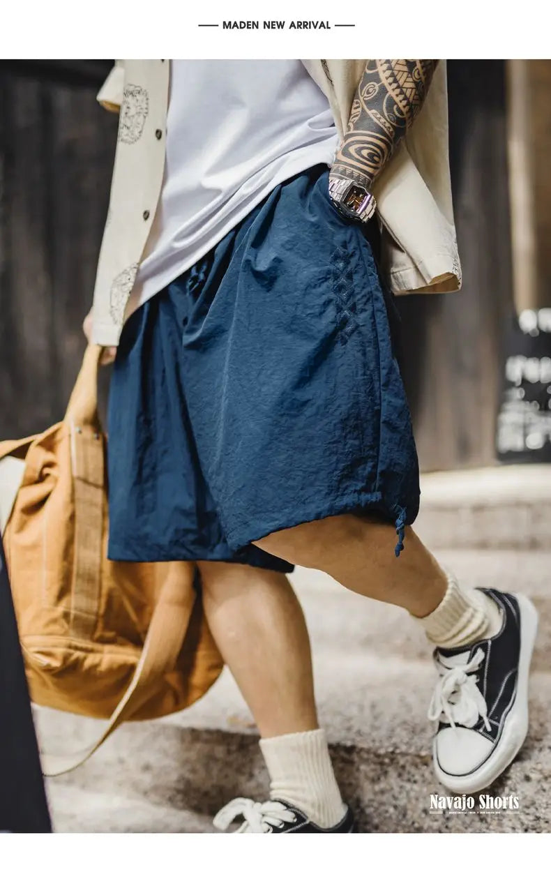 Herren Cargo-Shorts mit besticktem Navajo-Muster und elastischen Taillentaschen
