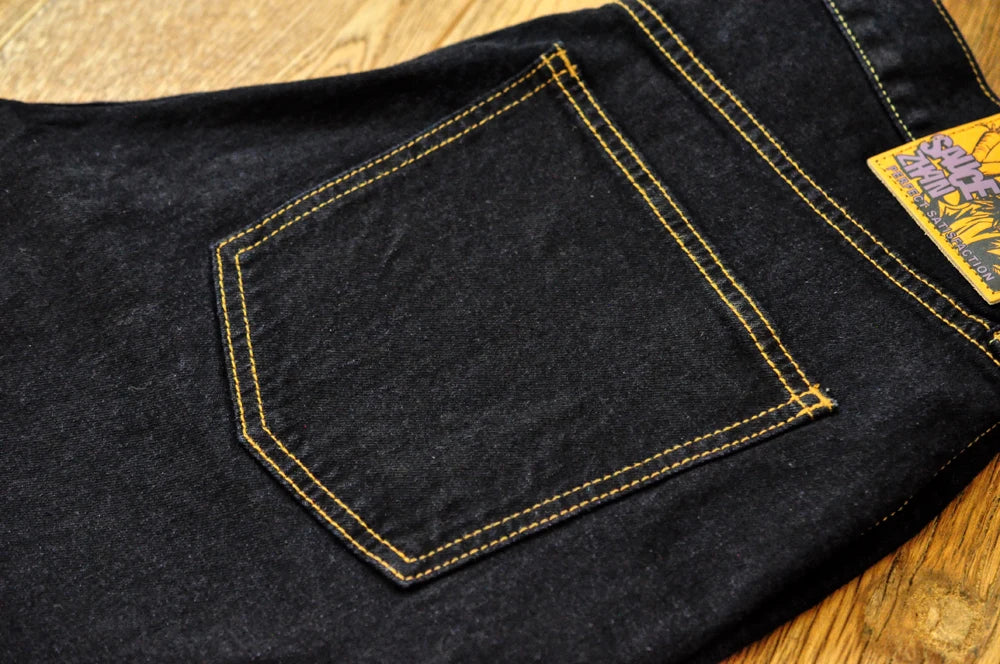 Herren Jeans im Vintage-Stil mit doppelseitiger Färbung und Kanten