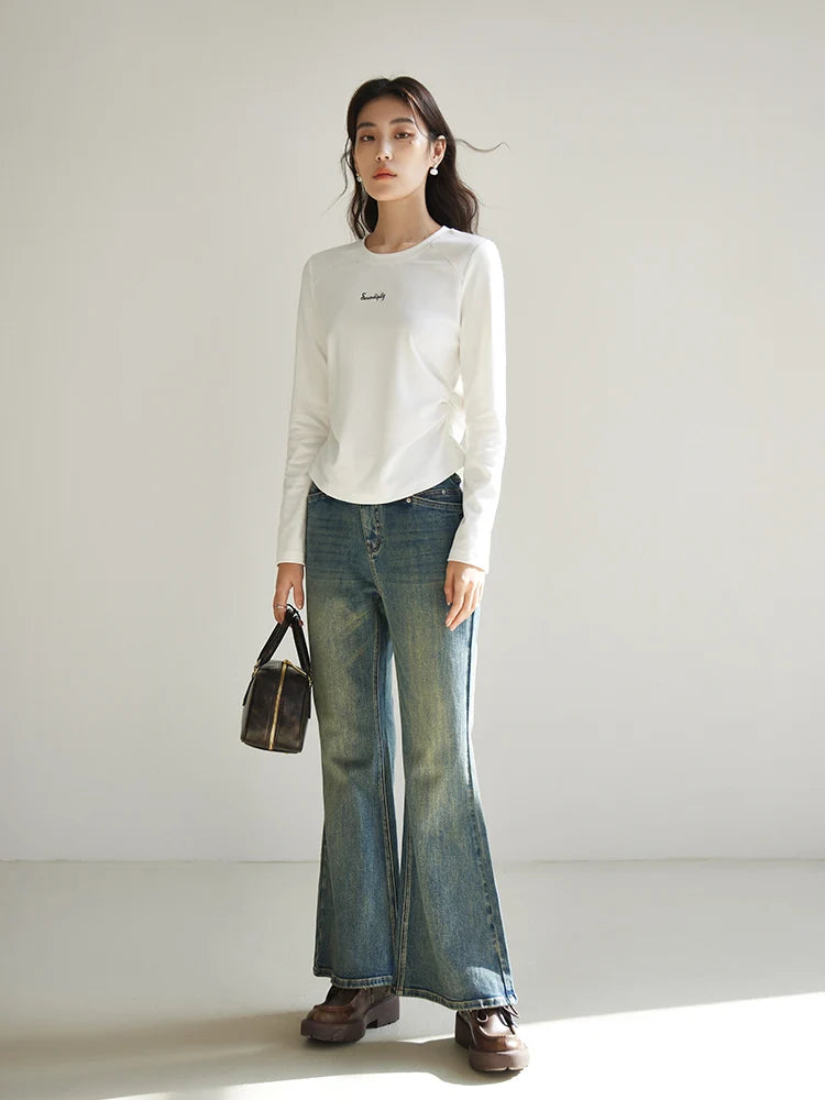 Zweiteiliges Damen-Set mit abnehmbarer Krawatte und Weste im Preppy-Stil – ideal für den Frühling in Marineblau und Khaki.