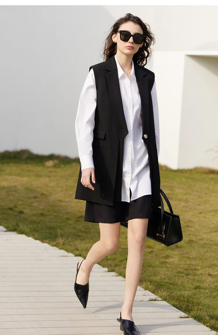 Damen Shorts im minimalistischen Stil mit breitem Bein und Taschen