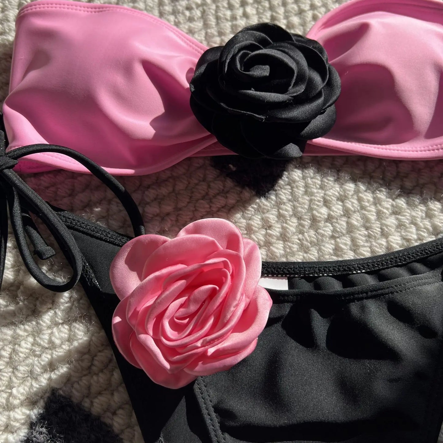 Gestreifter Damen-Bikini im brasilianischen Stil – ideal für Strand und Pool