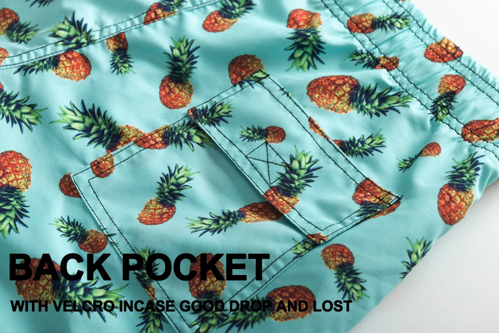 Kurze Herren-Shorts mit Print, Reißverschlusstaschen und schnelltrocknendem Material – ideal für Strand und Sport.