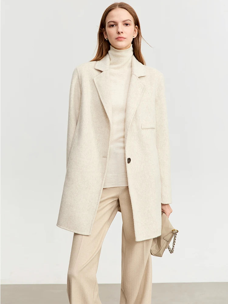 Damen Wollmantel im minimalistischen Old Money Stil mit Blazer-Kragen
