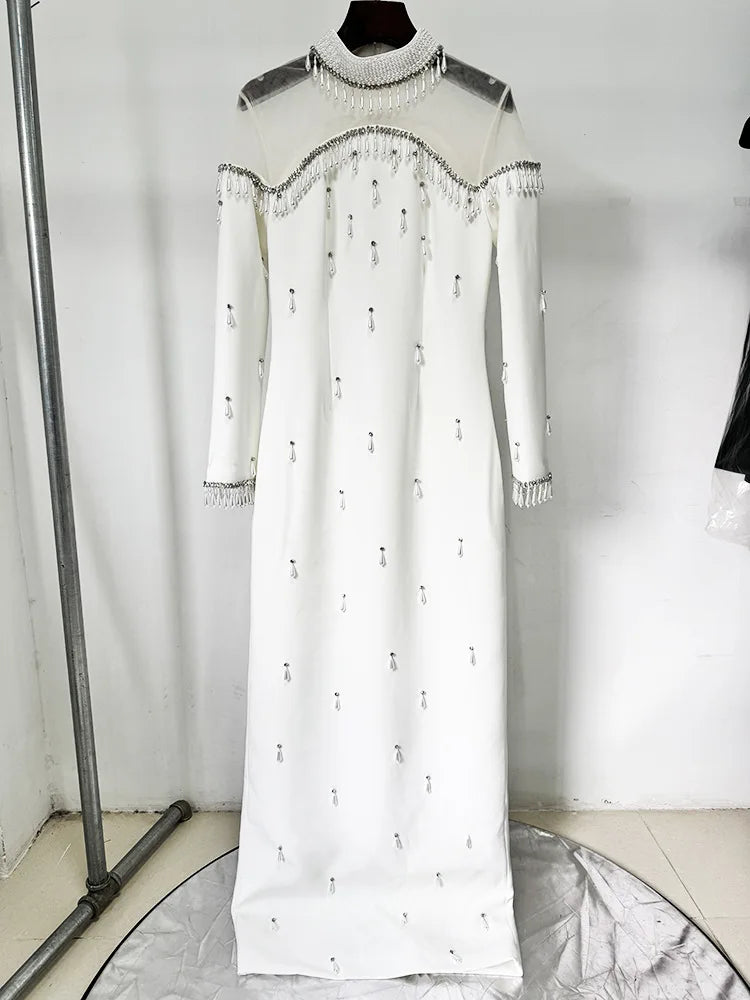 Elegantes ärmelloses Minikleid mit Rundhalsausschnitt und Patchwork-Schal für Damen – figurbetont und stilvoll.